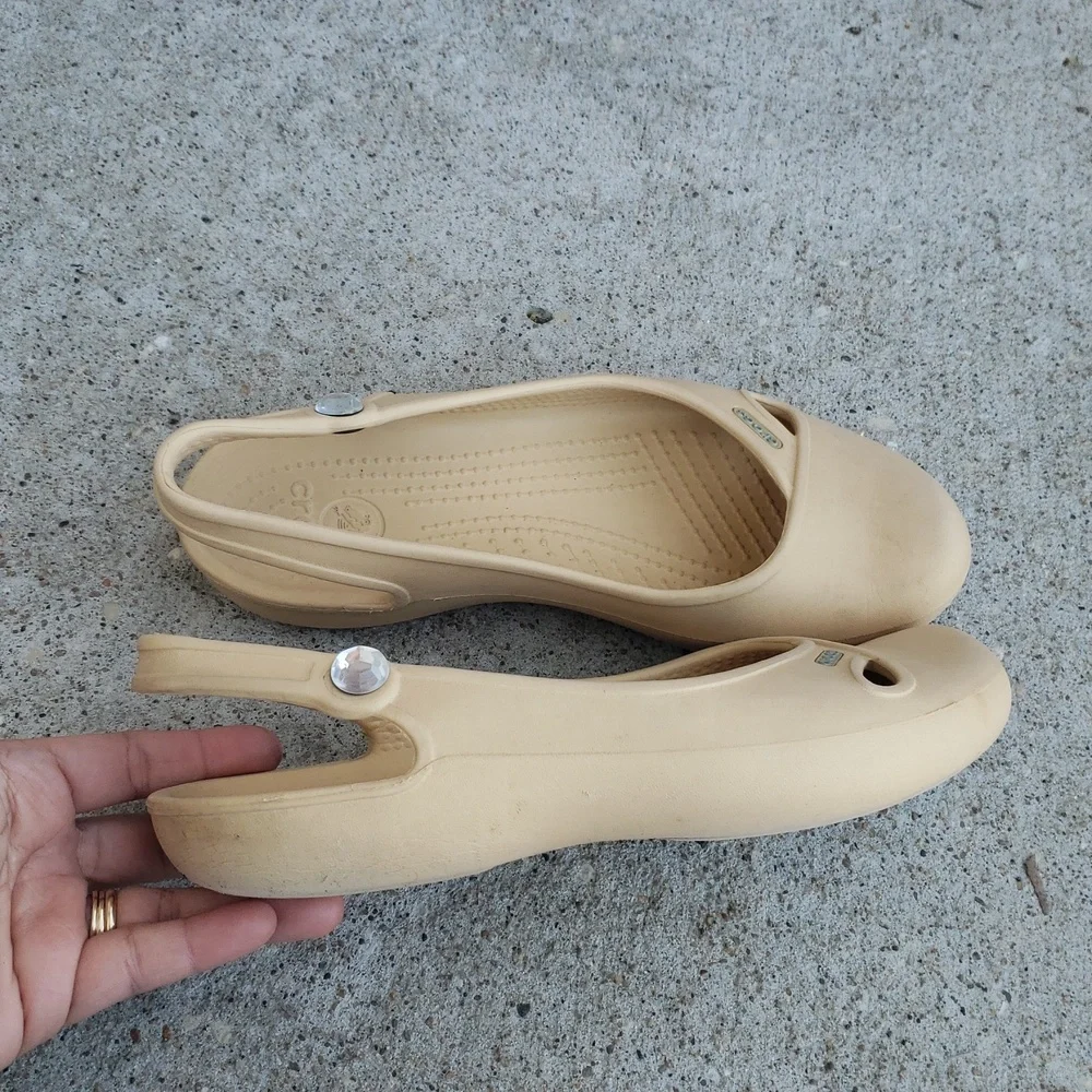 Crocs Womens Olivia Slingback Iconic Comfort Shoes Size 7 Lightweight Neutral